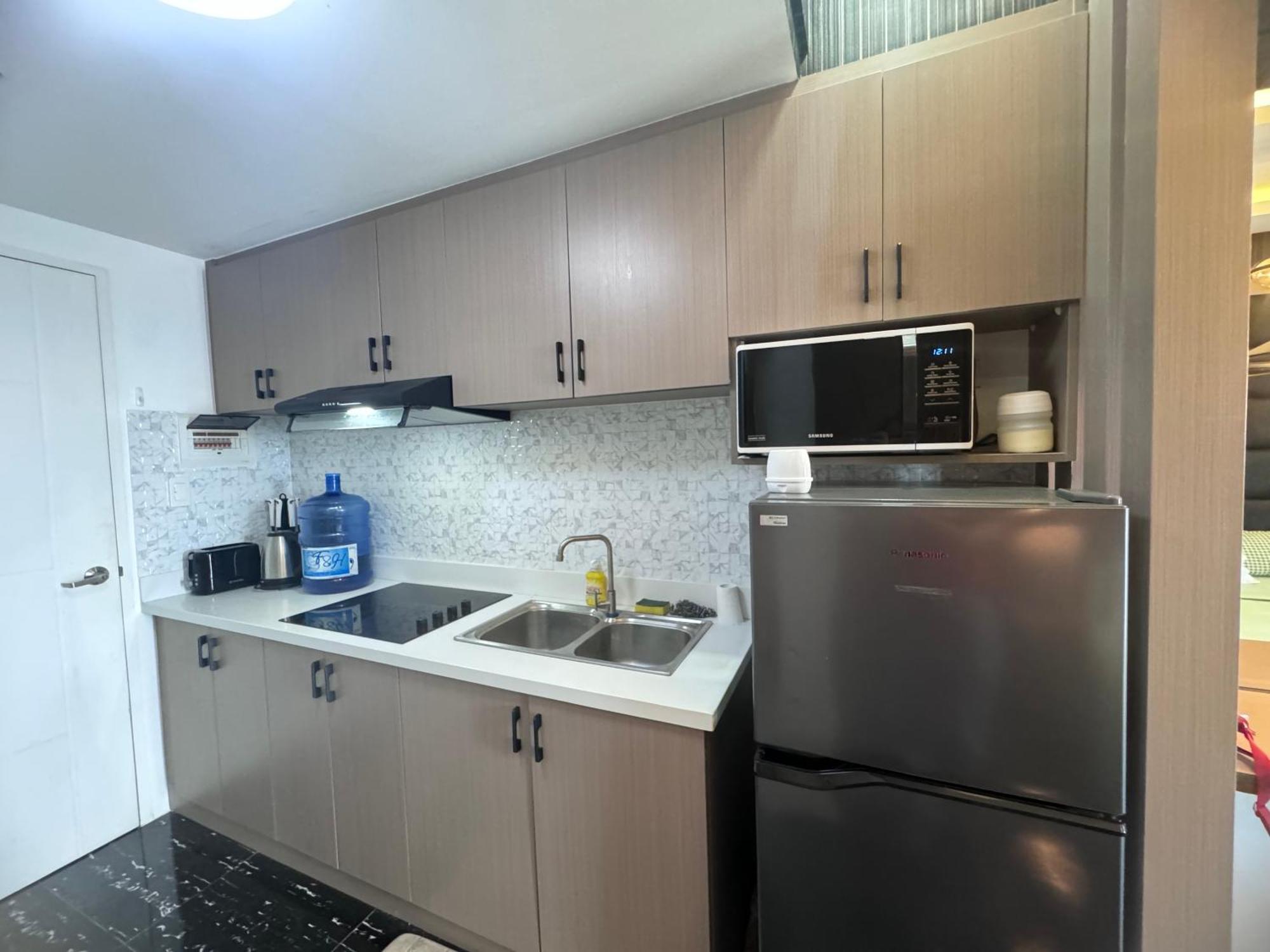 Luxanos Condo Place- Sunvida Tower Себу Экстерьер фото